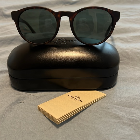 Coach sunglasses - Picture 1 of 3